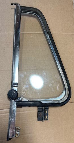 T2 Busz pillangó ablakok, nyitható, króm, szép és szinte hibátlan állapotban. Bal és jobb oldalunk is van belöle, a megjegyzésben írd meg melyikre van szükséged.   