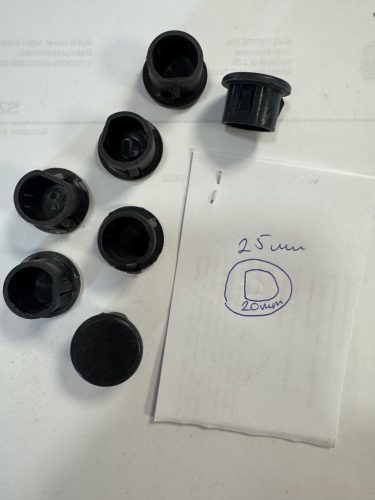 Müszerfalra (Bogár) használt vakdugó 25/20mm, külsö /belsö átmérö, 