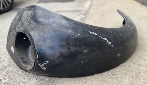 Döntött lámpás elsö sárvédö párban, új, utángyártott de nagyon jó minöség.