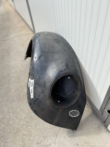 1 pár használt DE VW ORIGINAL elsö döntött lámpás sárvédö pár