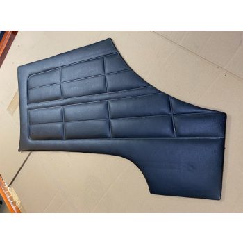 Karmann Ghia ajtó panel CSAK A hátsó balos feketében
