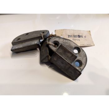 Ajtózár ellendarab, gyári VW, T2 49-67 NOS